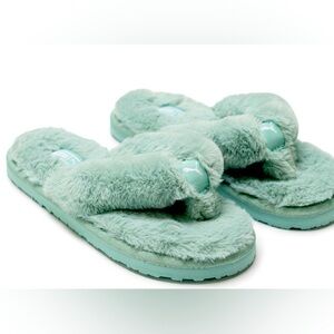 Fluffy puma slippers